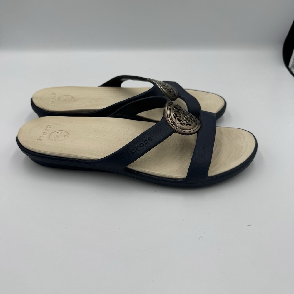 CROCS Sanrah Blue Cream Medallion Ring Wedge Slides Sandals Size 8 - Picture 5 of 6